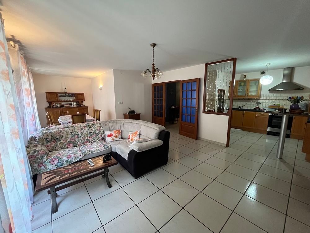 Vente Appartement SAINT JEAN DE MAURIENNE Au calme et au coeur de ville Très agréable appartement de Type 4/5 d'une superficie de 101 m2 + 2 Balcons Saint-jean-de-maurienne