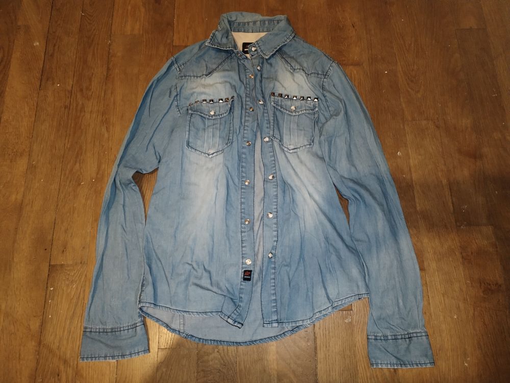 Chemise en jeans (Taille M) Vêtements