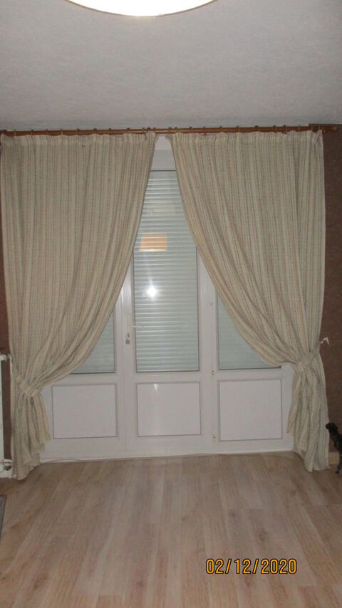 2 Rideaux beige / fines rayures marron. 25 Le Vernois (39)