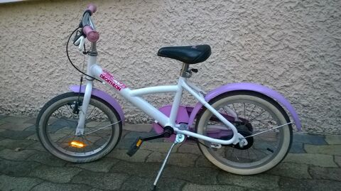 VELO  FILLE    DECATHLON
ROUES   38 CM 15 POUCES
25 Pernes-les-Fontaines (84)