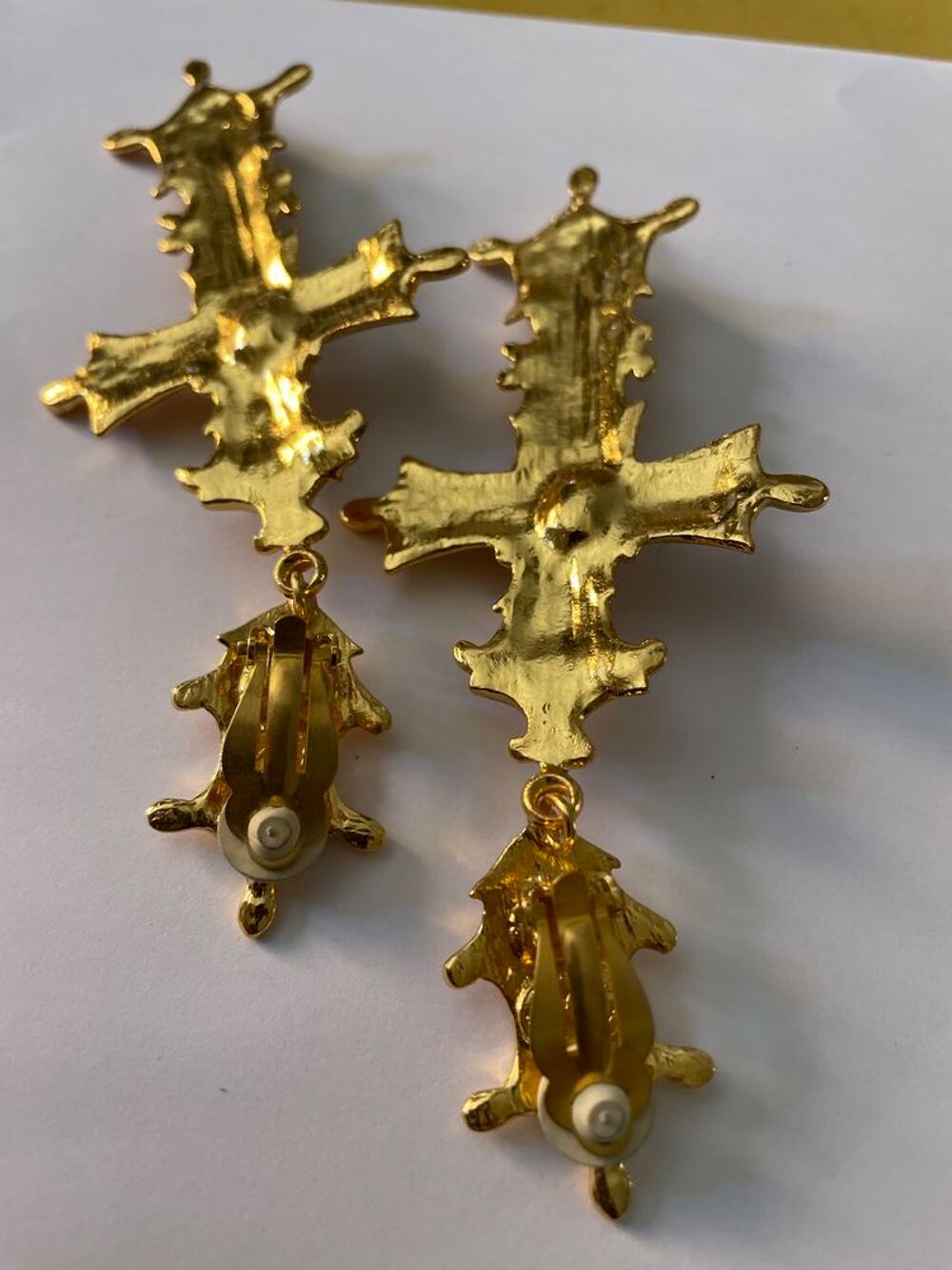 BO Clip croisillons email rose nacr&eacute; pendant croix +perle CL Bijoux et montres