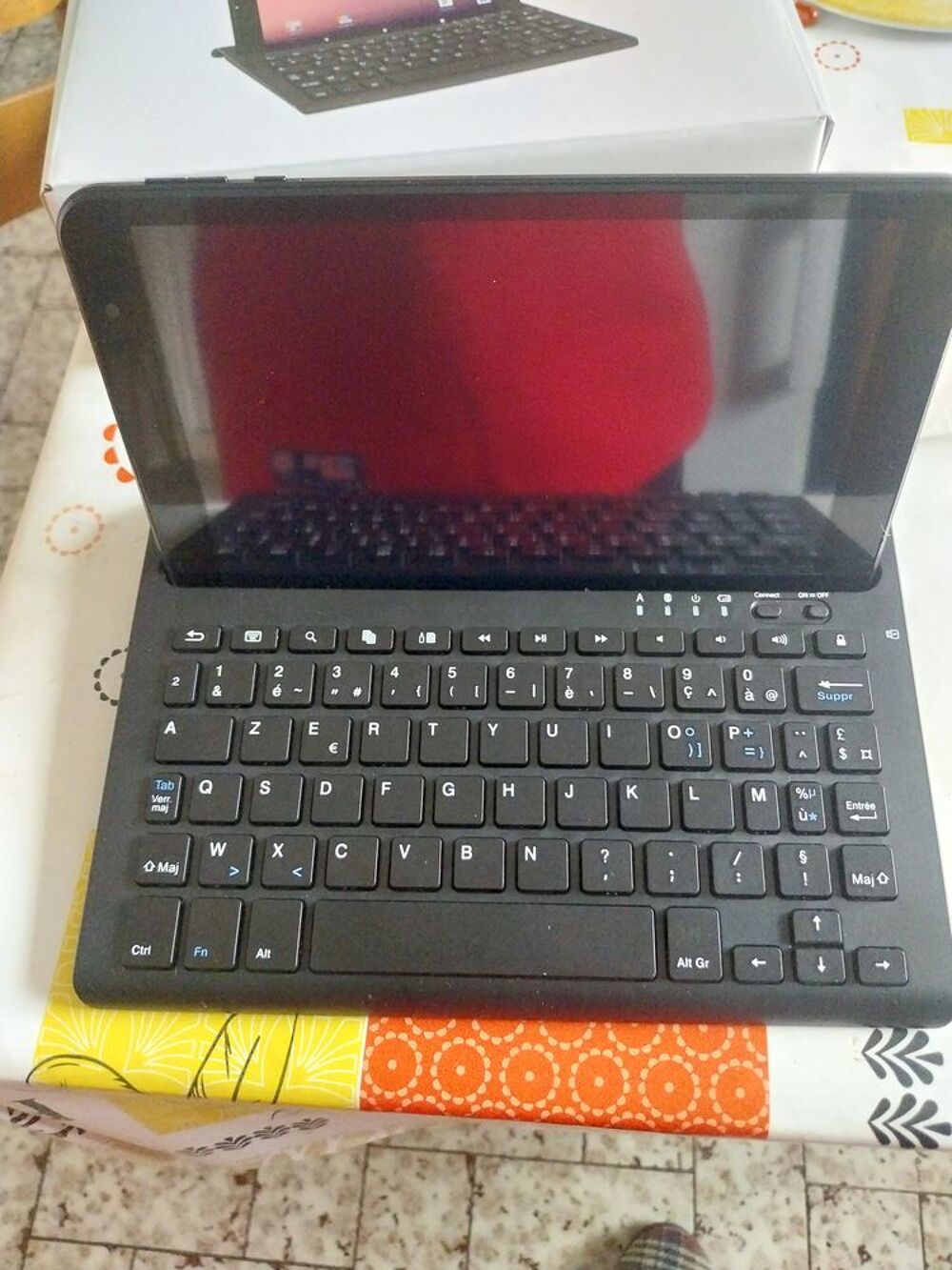 tablette jamais servie claver d d&eacute;tachables valeur 109 euro Téléphones et tablettes