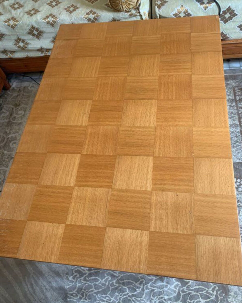 table en damier Meubles