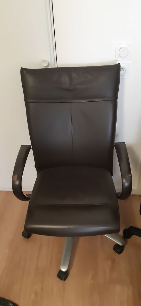 MAGNIFIQUE FAUTEUIL DE BUREAU EN CUIR + T�L� OFFERTE 50 Joinville-le-Pont (94)