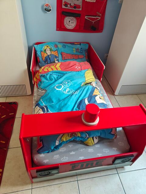 Lit gar�on voiture de pompier 50 Revest-du-Bion (04)