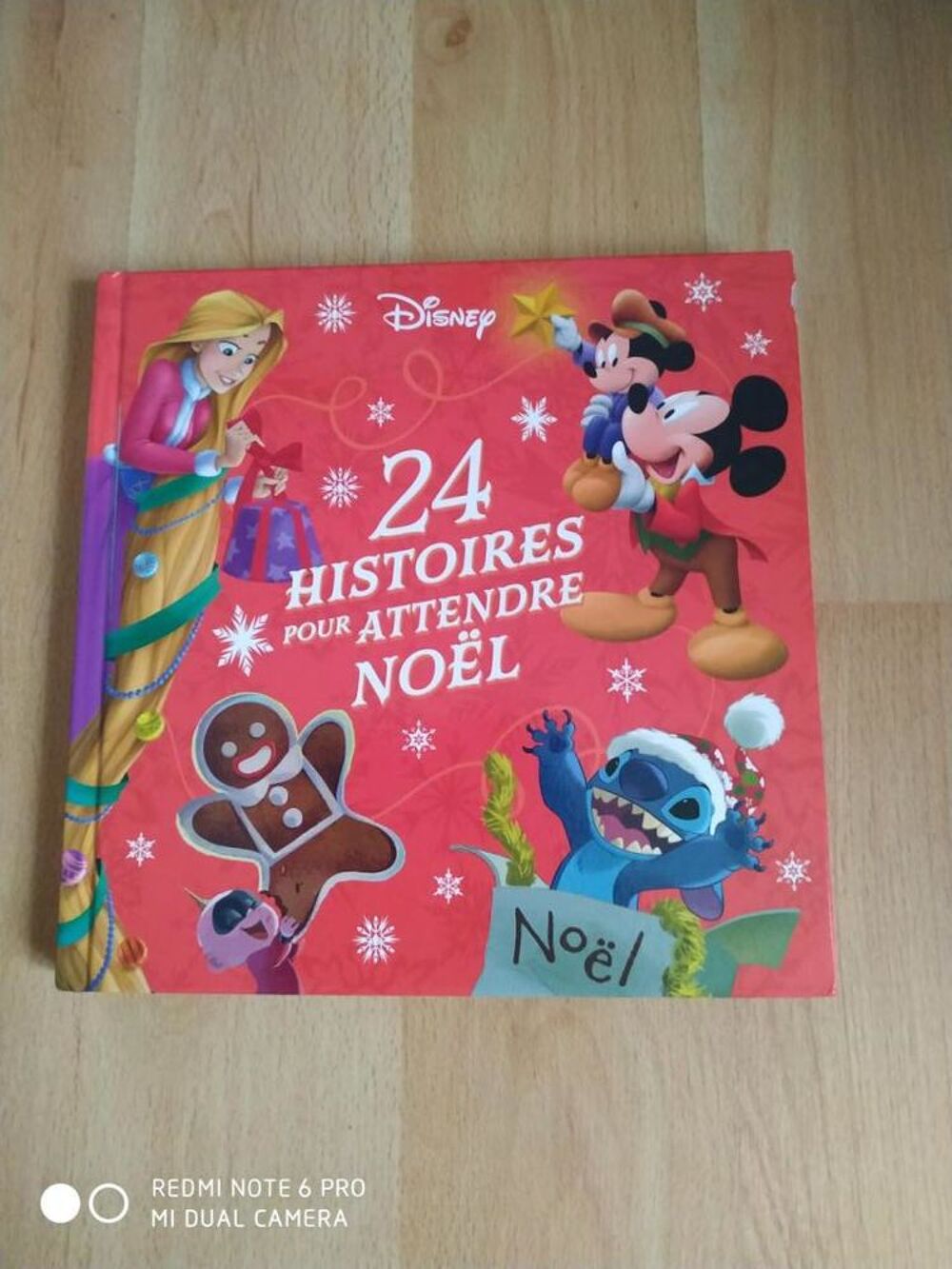 Livre Disney 24 histoires pour attendre No&euml;l (Neuf) Livres et BD