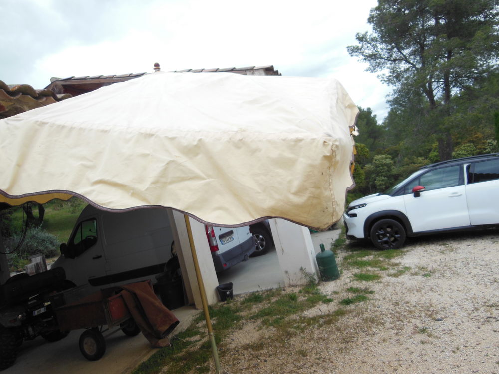 PARASOL DE MARCHE ETAT NEUF BEIGE Jardin
