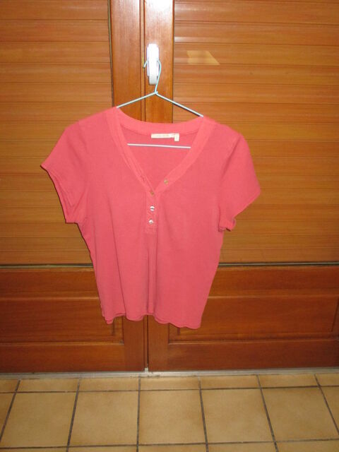 petit haut rouge en V ou polo avec petits boutons 0 M�rignies (59)