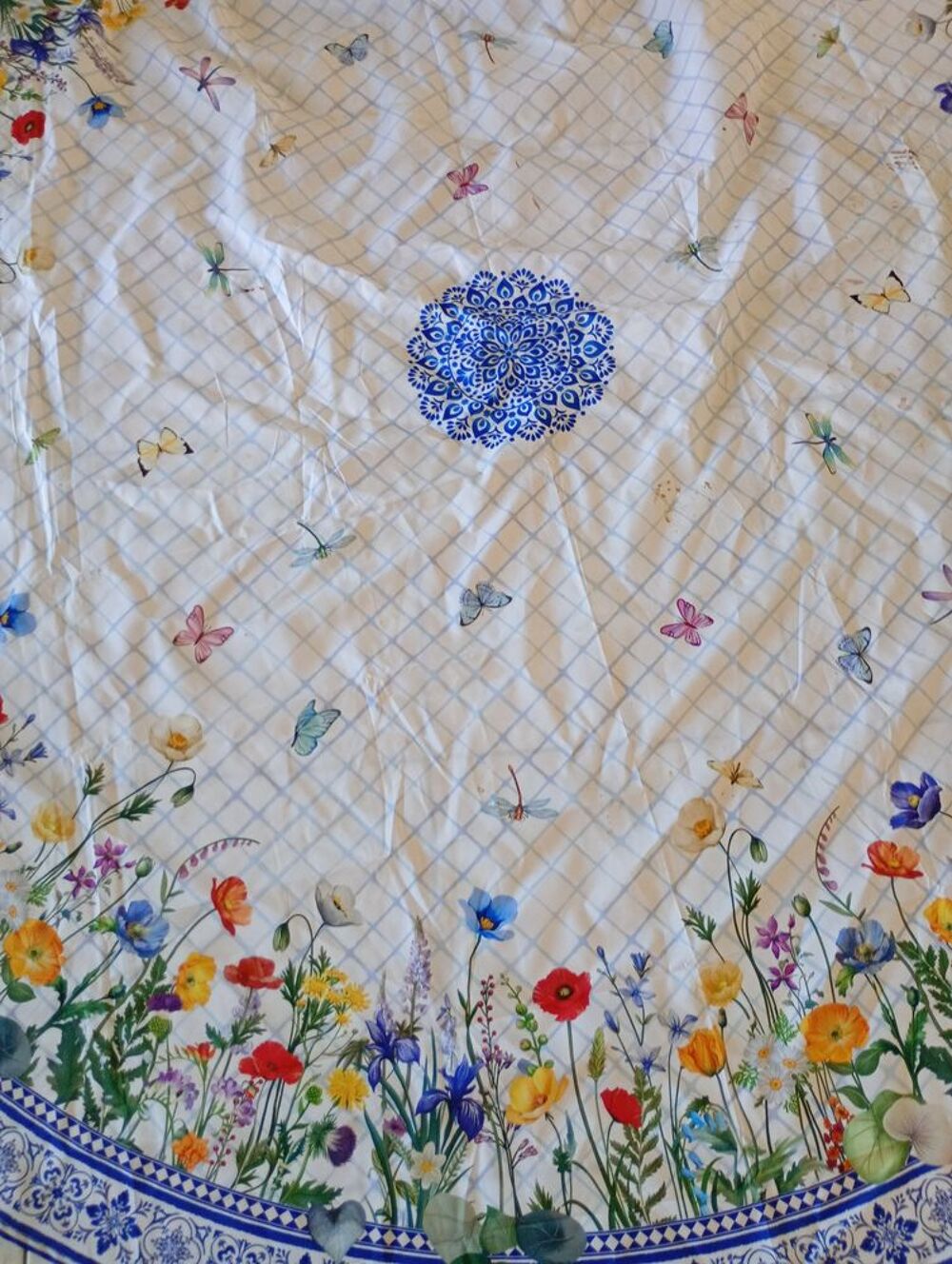 Nappe en tissue ronde tr&egrave;s bon &eacute;tat Décoration