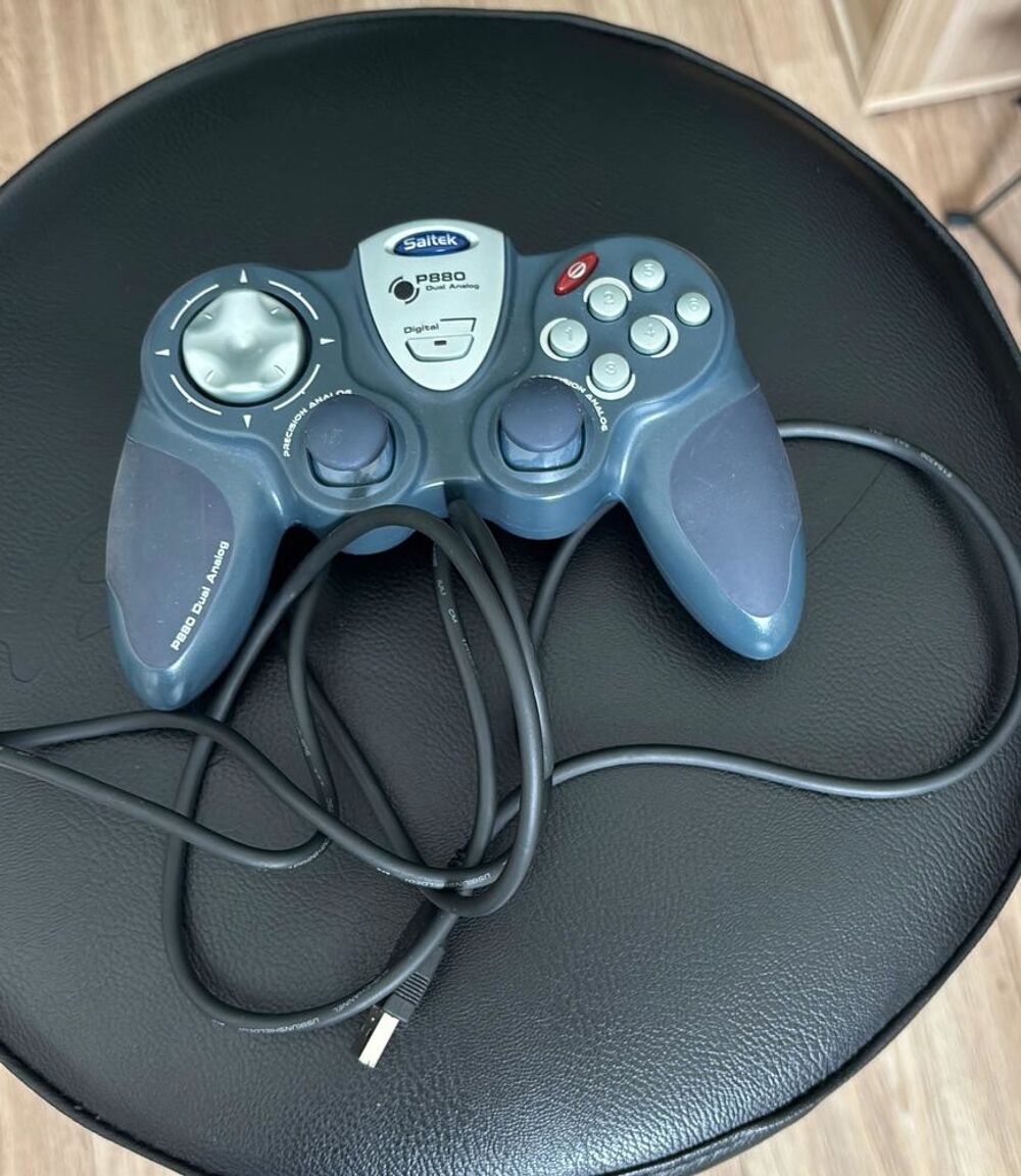 MANETTE SA&Iuml;TEK P880 DUAL Consoles et jeux vidéos