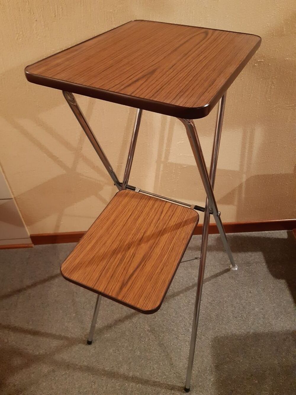 Petite table pour projecteur Décoration