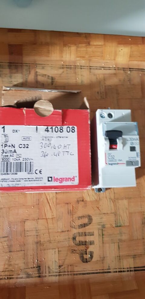 Disjoncteur différentiel monobloc DX6000 10kA arrivée haute 60 Marseille 8 (13)