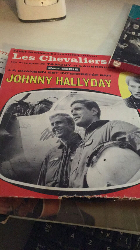4 vynils de johnny a ses debuts 45 tours les4 �(e 30 Saint-Julien-les-Rosiers (30)