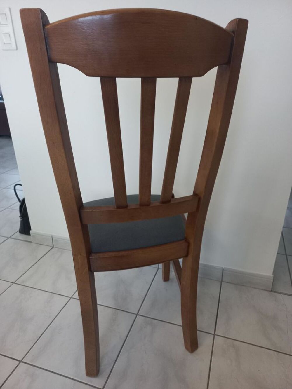 Chaises le lot 6 o&ugrave; 8 Meubles