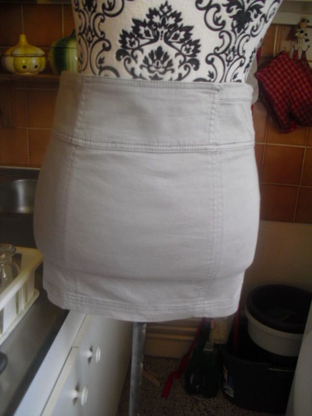 JUPE courte ZARA TRF gris claire NEUVE TAILLE 34 Vêtements