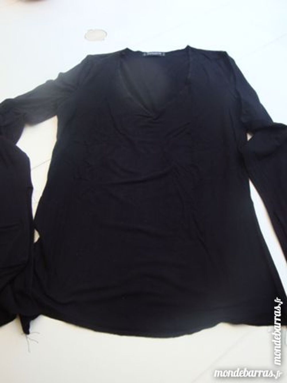 Pull noir &agrave; manches longues marque SINEQUANONE Vêtements