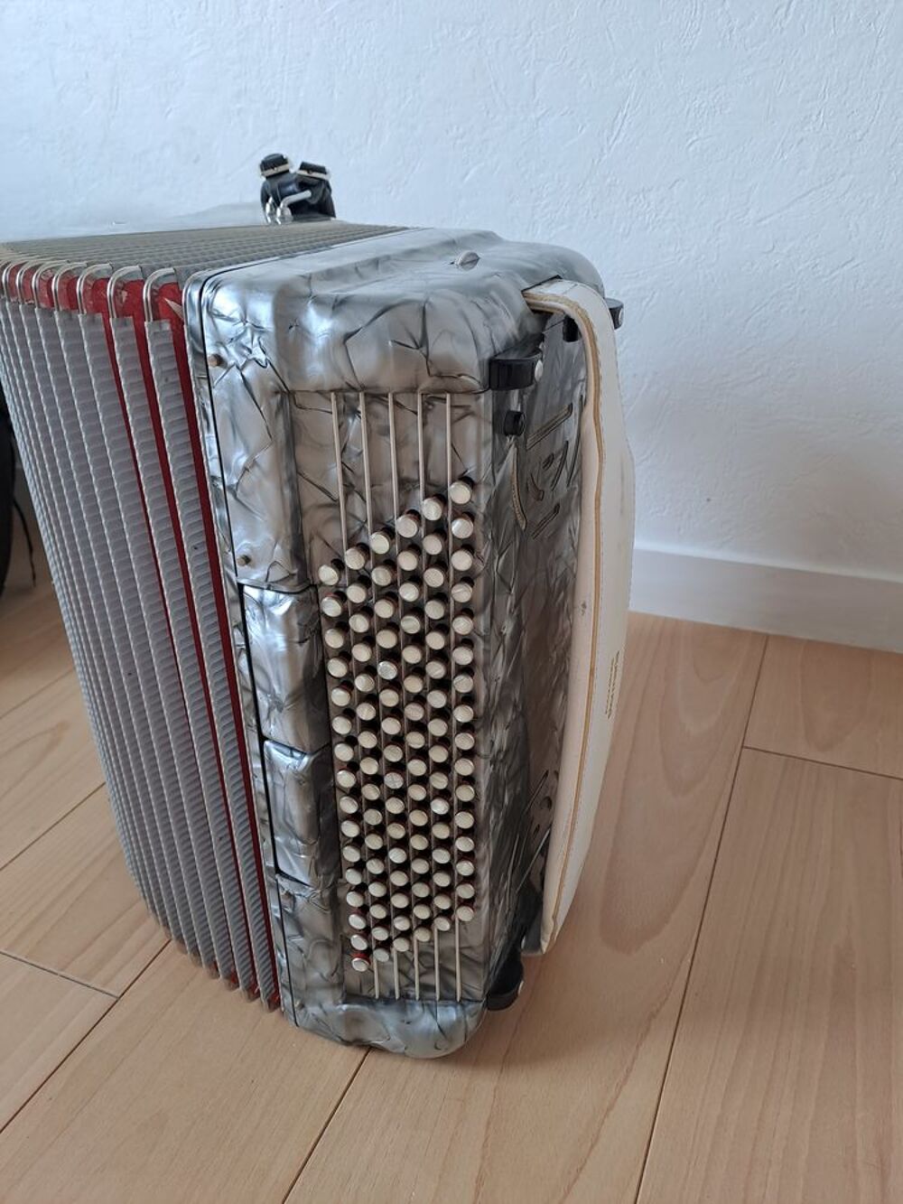 tr&egrave;s bon accord&eacute;on Instruments de musique