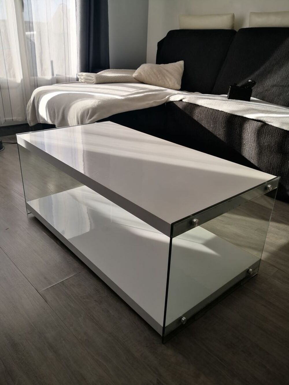 Table basse blanche/ verre Décoration