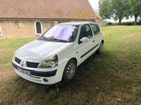 Renault Clio II Clio 1.4 16v Confort Pack Clim Dynamique Proactive A 2004 occasion Thoury-F&eacute;rottes 77940