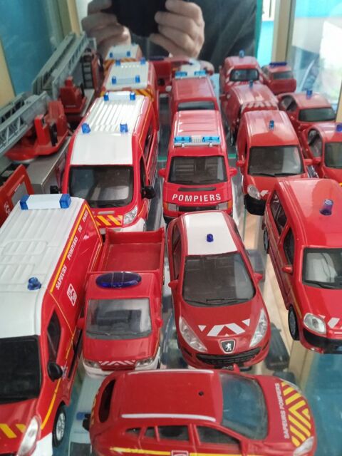 maquette de voiture  police gendarmerie pompier Beychac-et-Caillau (33)