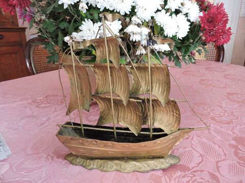Bateau decoratif 15 La Vicomté-sur-Rance (22)