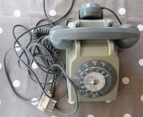 TLPHONE FILAIRE GRIS A CADRAN SOCOTEL S63 DES ANNES 1970 30 Castries (34)