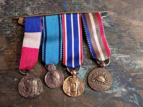 Barette M�dailles Militaires D�corations 40 Loches (37)