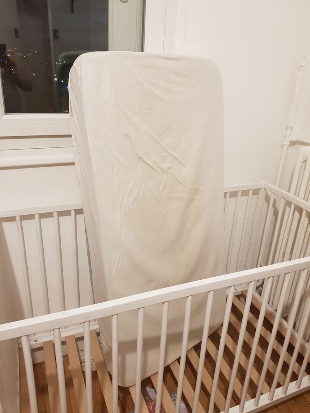 Lit pour b&eacute;b&eacute; avec matelas double face Mobilier enfants