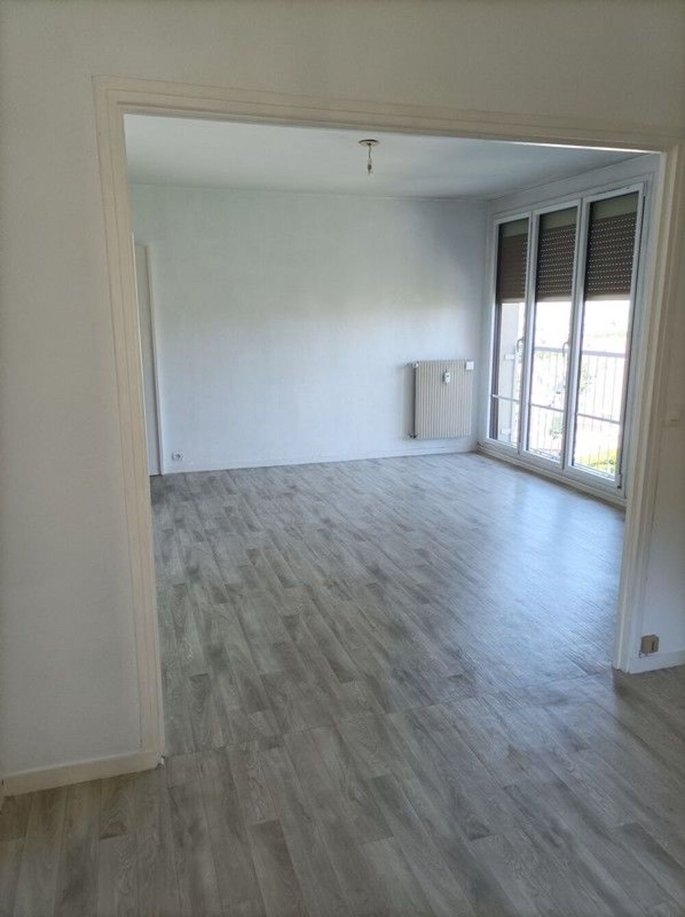 Location Appartement Appartement T4 de 82 m² situé dans une résidence calme. Épernay