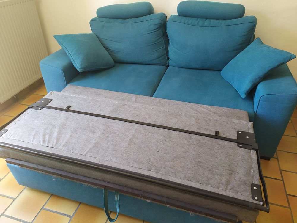 Canap&eacute; But convertible, tissu bleu moderne, 3 places,TB Etat Meubles