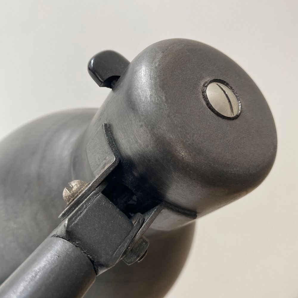 ANCIENNE LAMPE DE BUREAU BAUHAUS "&nbsp;KANDEM&nbsp;"
Décoration