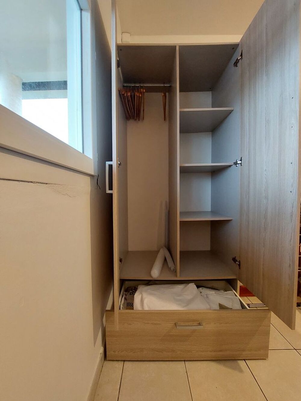 ARMOIRE 2 PORTES + GRAND TIROIR + MIROIR Meubles