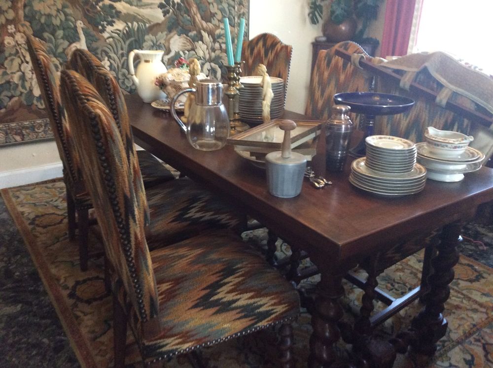 Buffet Henry II et table salle &agrave; manger et chaises Meubles