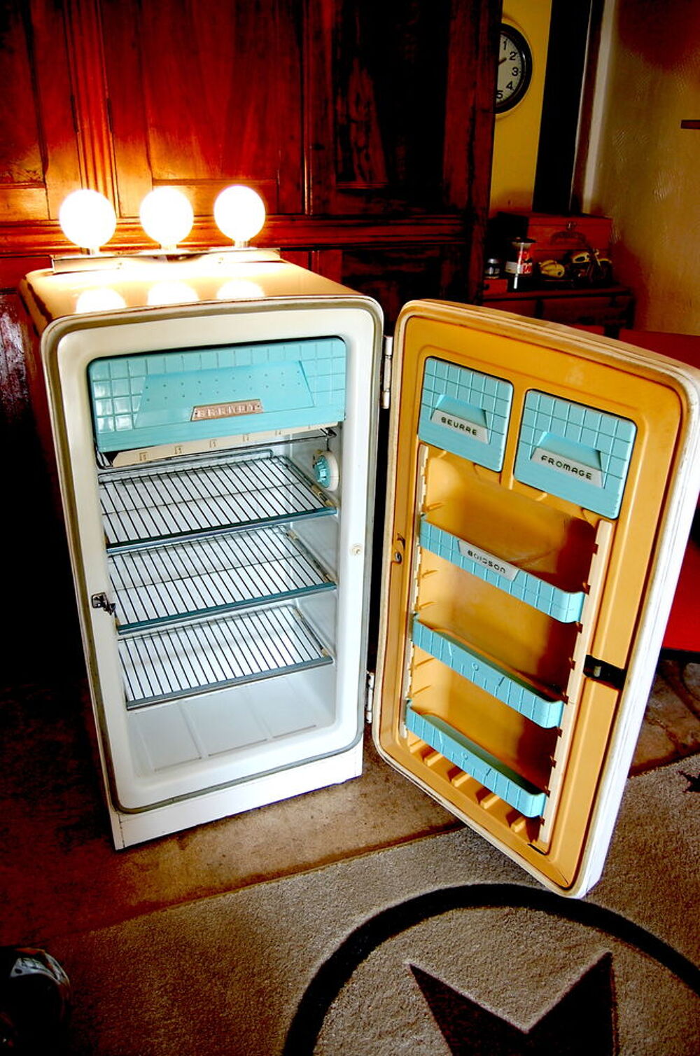  frigidaire vintage ann&eacute;e 50 transform&eacute; en lampe meuble Décoration