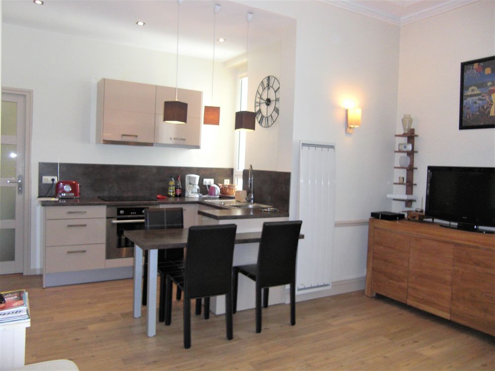   TRES BEAU 40 M2 ancien palace VICHY Auvergne, Vichy (03200)