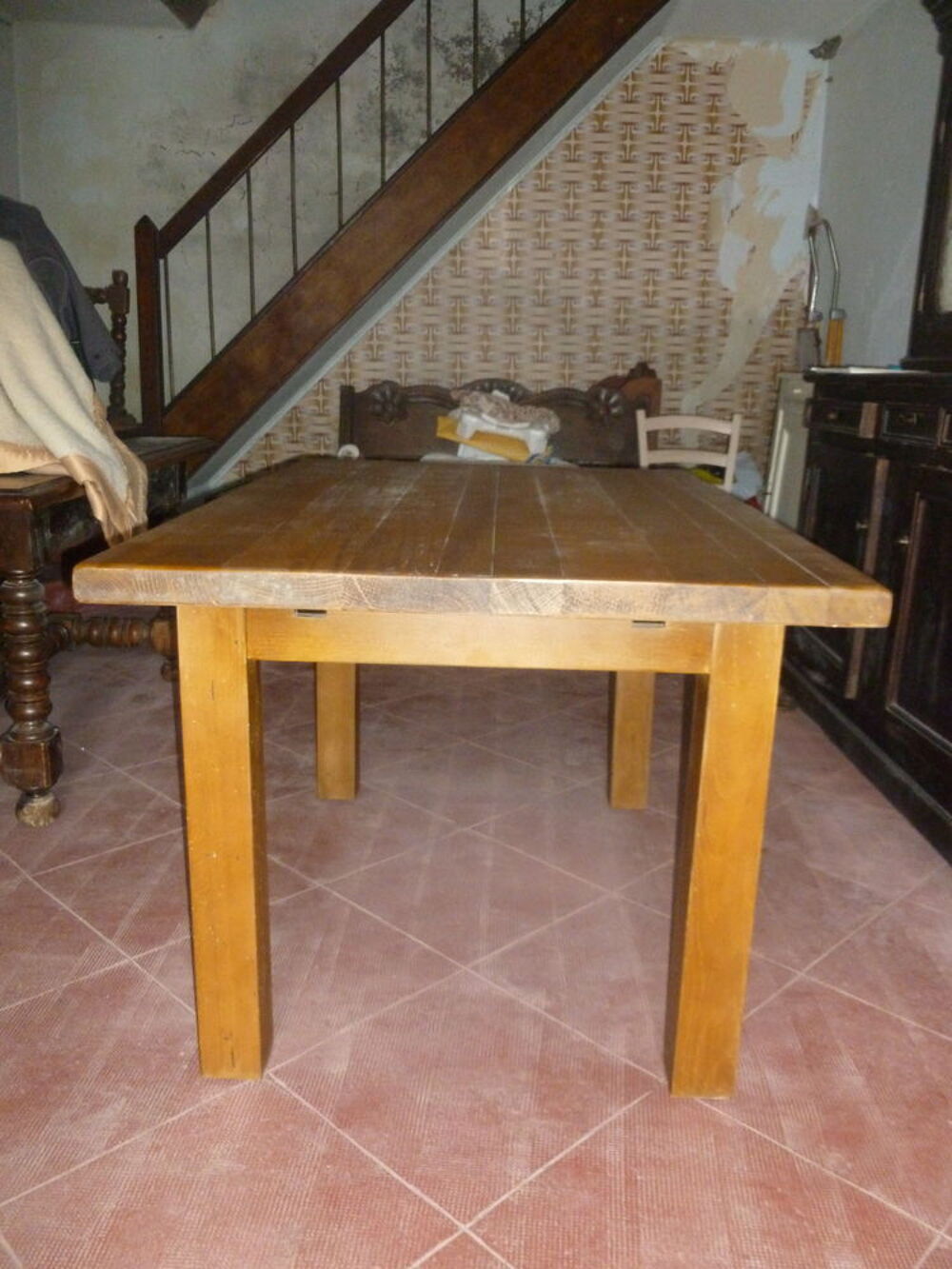 TABLE NEUVE Meubles