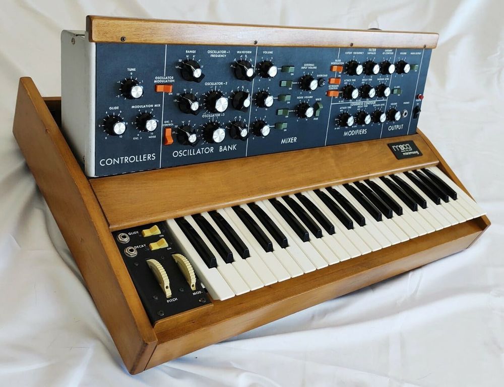 Synth&eacute;tiseur Moog Minimoog Model D Instruments de musique