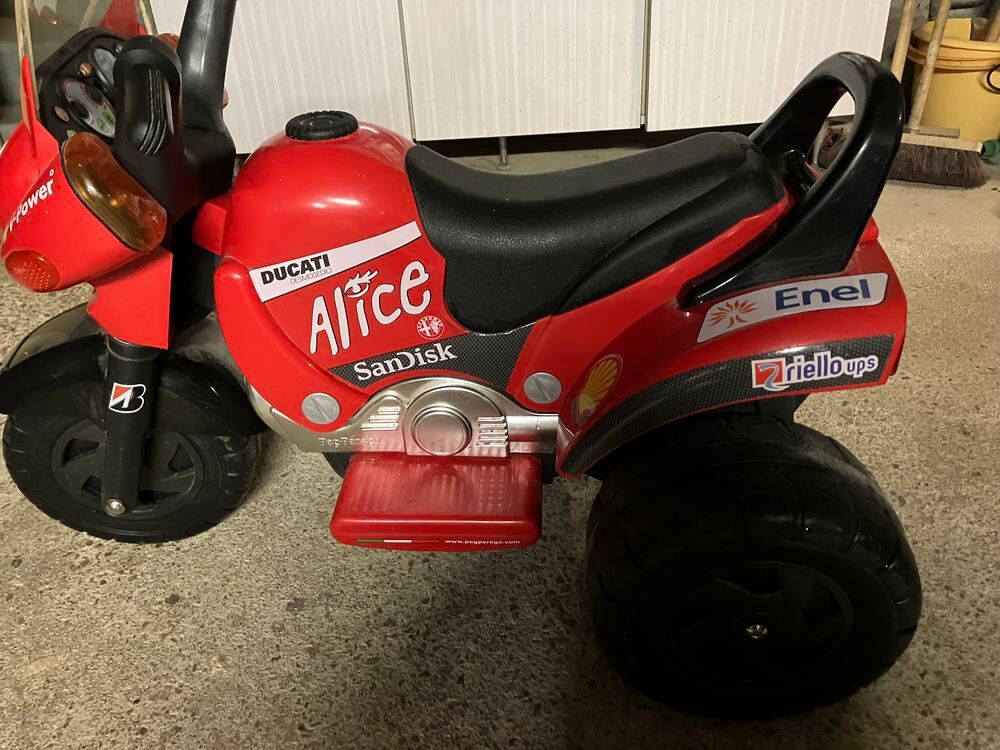 moto &eacute;lectrique enfant Jeux / jouets
