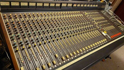 Belle console studio d'enregistrement 24 voies 1400 Thorigny-sur-Marne (77)