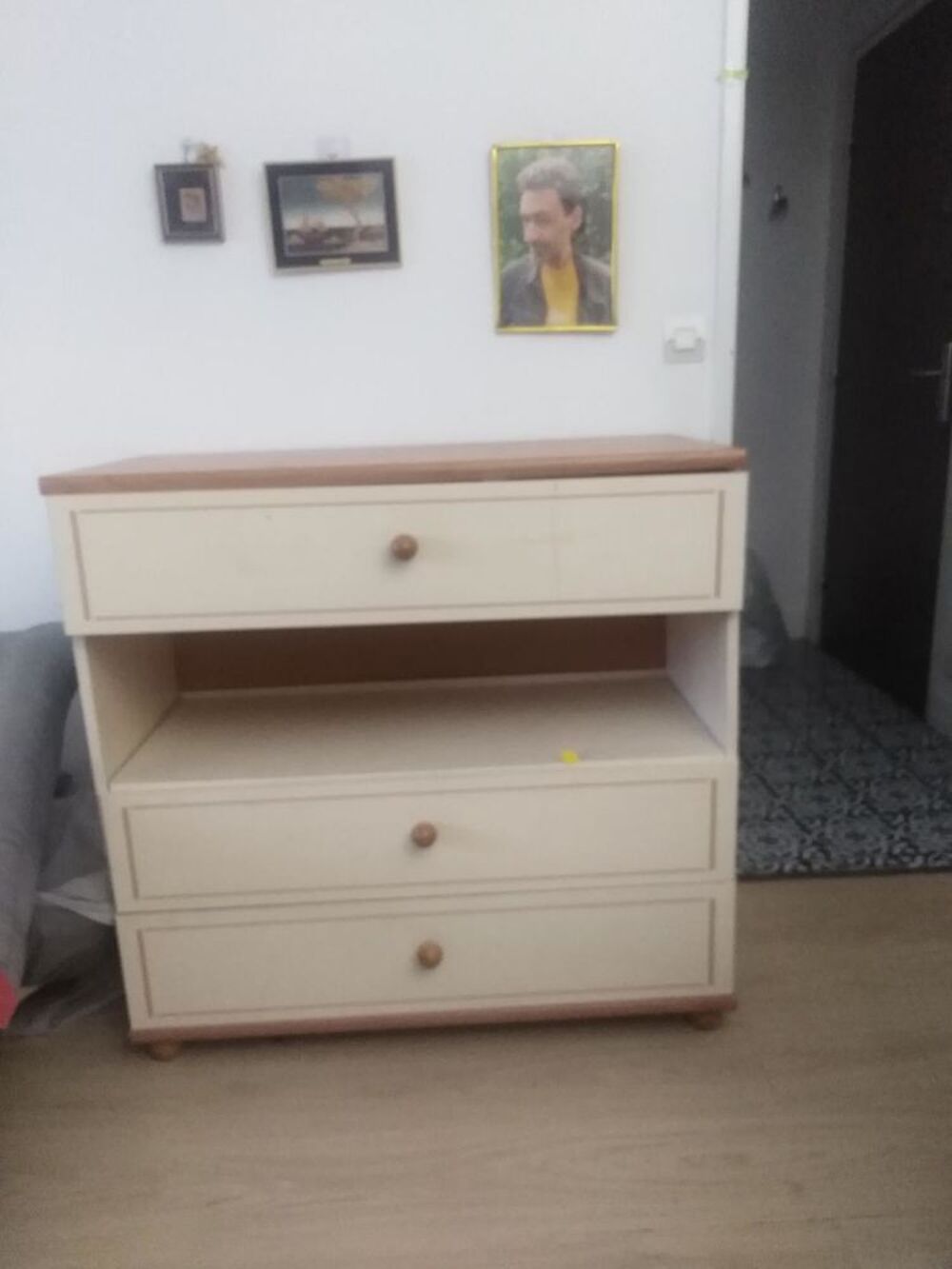 Commode en bois massif , Meubles