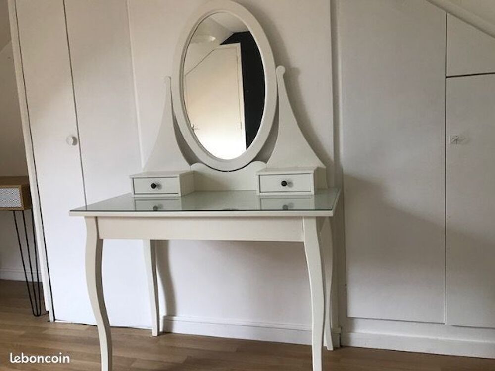 COIFFEUSE BLANCHE TRES BON ETAT. Meubles