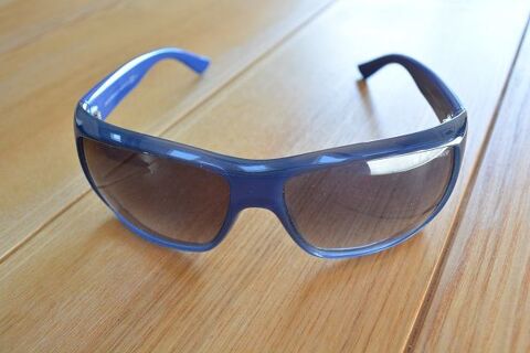 lunettes de soleil Emporio Armani bleue 35 Campagnan (34)