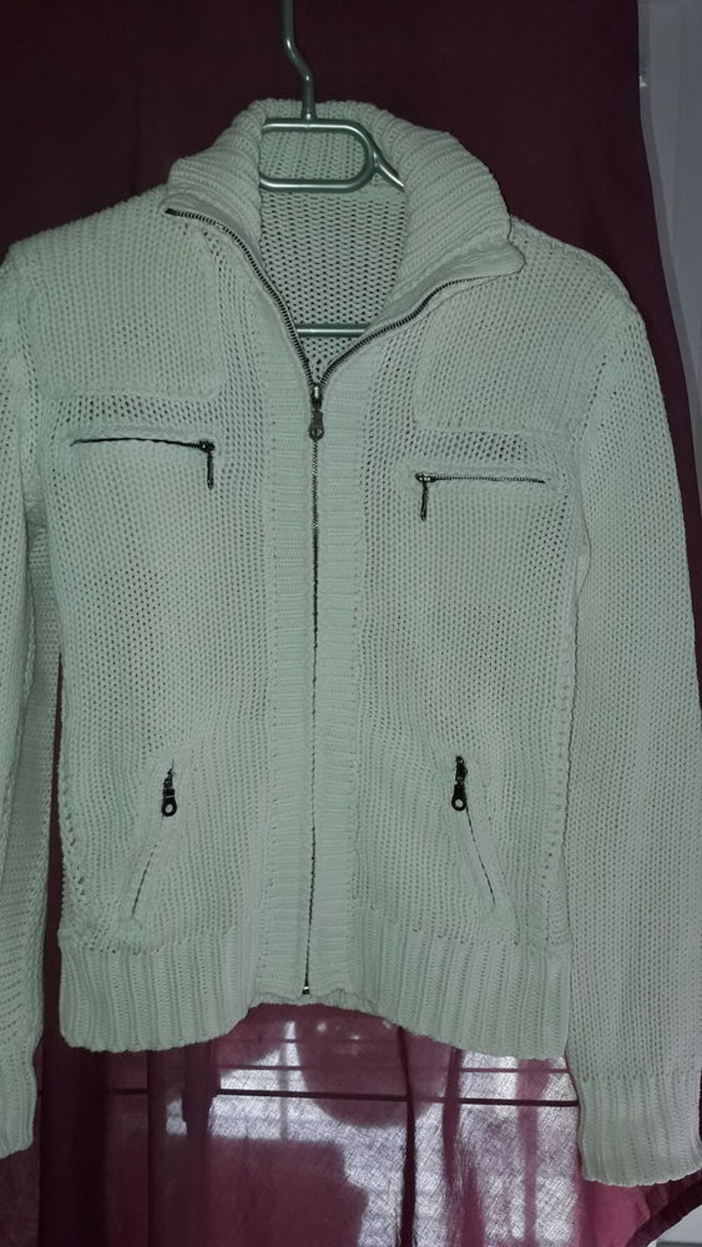 GILET BLANC EN MAILLE COTON 
Vêtements