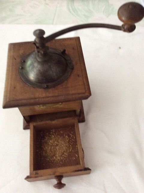 Moulin � caf� ancien, Peugeot Fr�res, h�tre et m�tal 20 Gif-sur-Yvette (91)