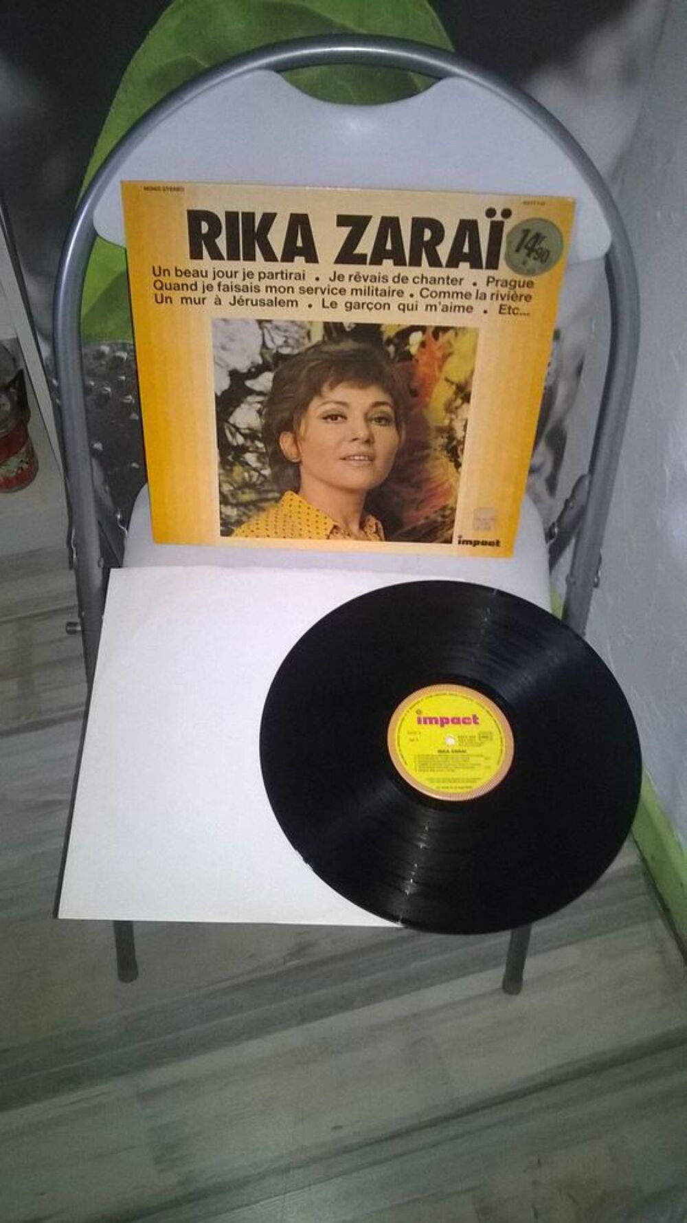 Vinyle Rika Zarai 
Excellent etat
un jour je partirai
quan CD et vinyles