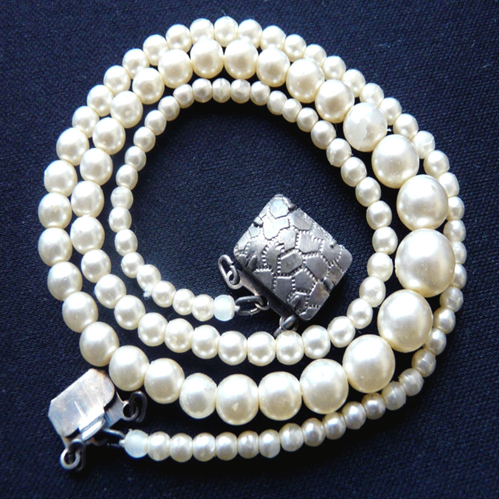 Collier de Perles des ann&eacute;es 30 &agrave; fermoir coffret original Bijoux et montres