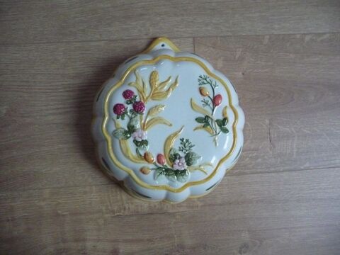 Joli moule rond en porcelaine motifs fleurs et fruits - Neuf 20 Celles-sur-Belle (79)