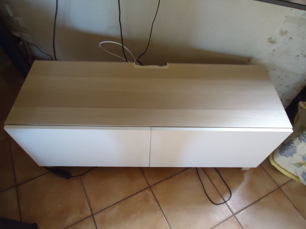 Meuble TV IKEA ch&ecirc;ne blanchi portes blanches TBE achat 165€ Meubles