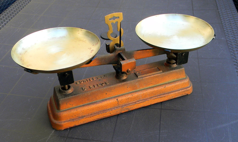 Petite balance de m&eacute;nage type Roberval Décoration