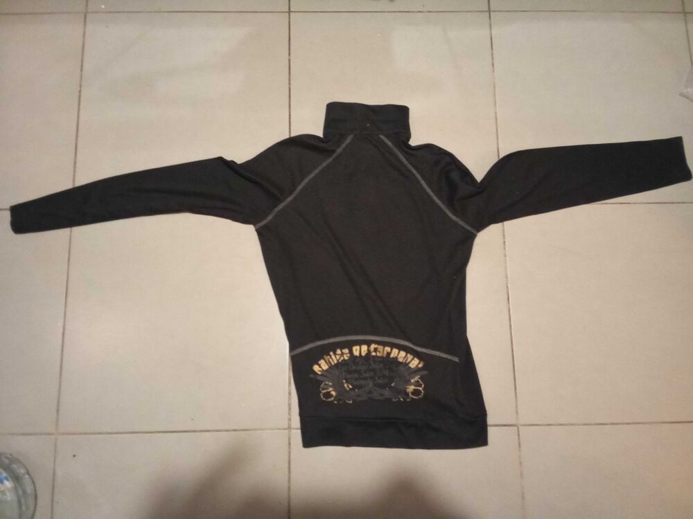 PULL ZIP " DE COULEUR NOIR ". Vêtements enfants